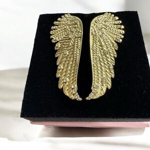 VICTORIA'S SECRET
Gold Wings Ring